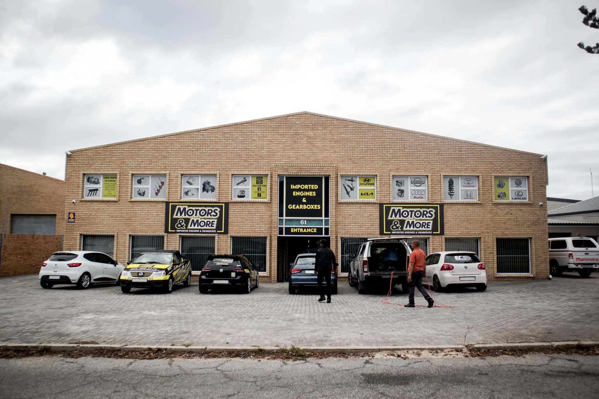 Profile view of Motors & More Gqeberha building with branded cars lined up